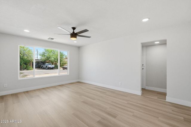 2617 W LAWRENCE Road, Phoenix, AZ 85017