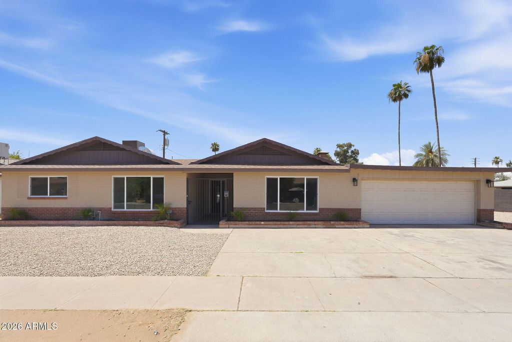 2617 W LAWRENCE Road, Phoenix, AZ 85017