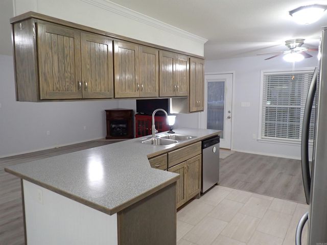 125 Shore Acres Drive, Hot Springs, AR 71913