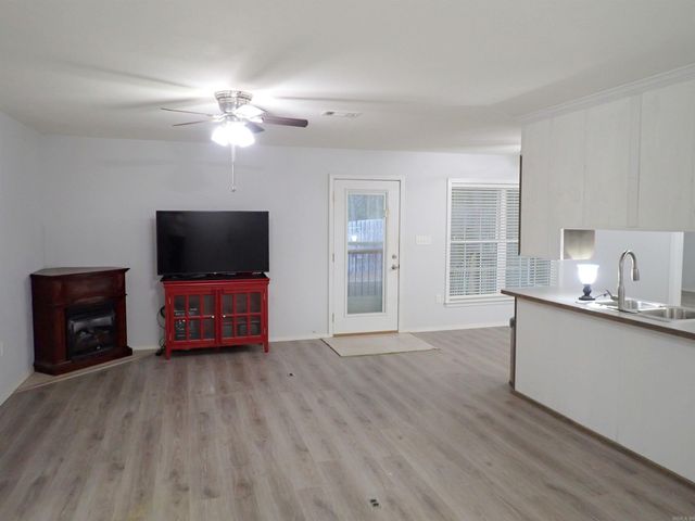 125 Shore Acres Drive, Hot Springs, AR 71913