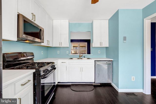 14716 GROBIE POND LN, Centreville, VA 20120