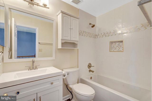14716 GROBIE POND LN, Centreville, VA 20120