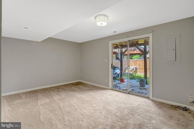 14716 GROBIE POND LN, Centreville, VA 20120