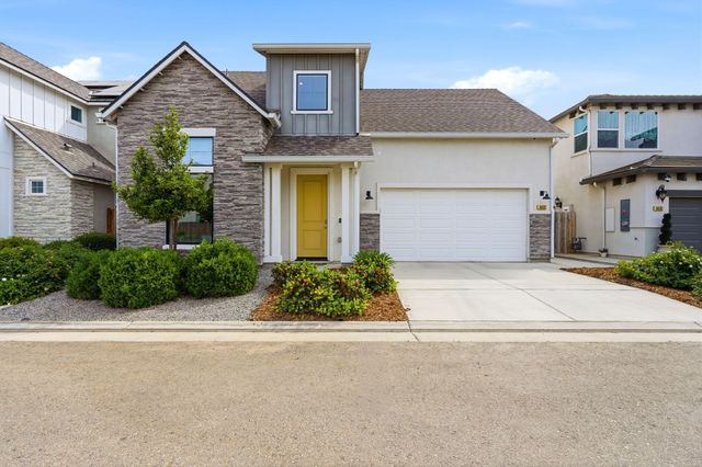 4432 S University Street, Visalia, CA 93277