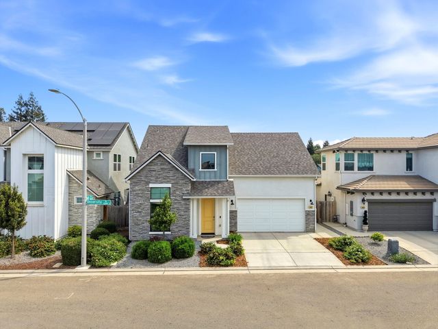 4432 S University Street, Visalia, CA 93277