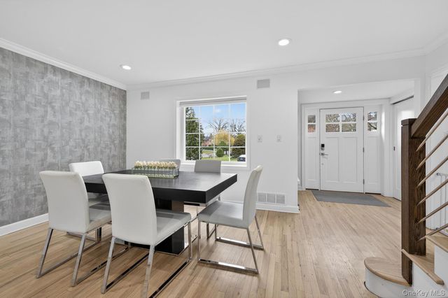 65 Circle Drive, Roslyn Heights, NY 11577