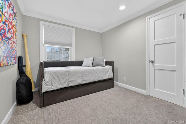 65 Circle Drive, Roslyn Heights, NY 11577