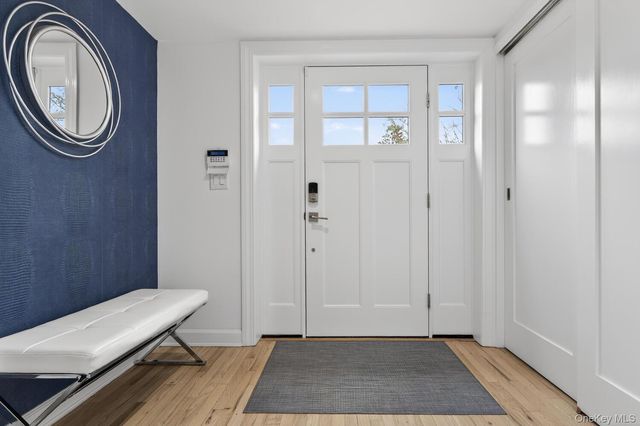 65 Circle Drive, Roslyn Heights, NY 11577