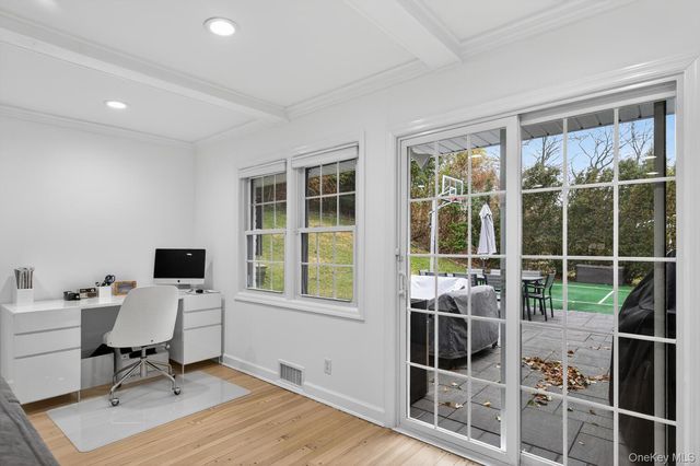 65 Circle Drive, Roslyn Heights, NY 11577