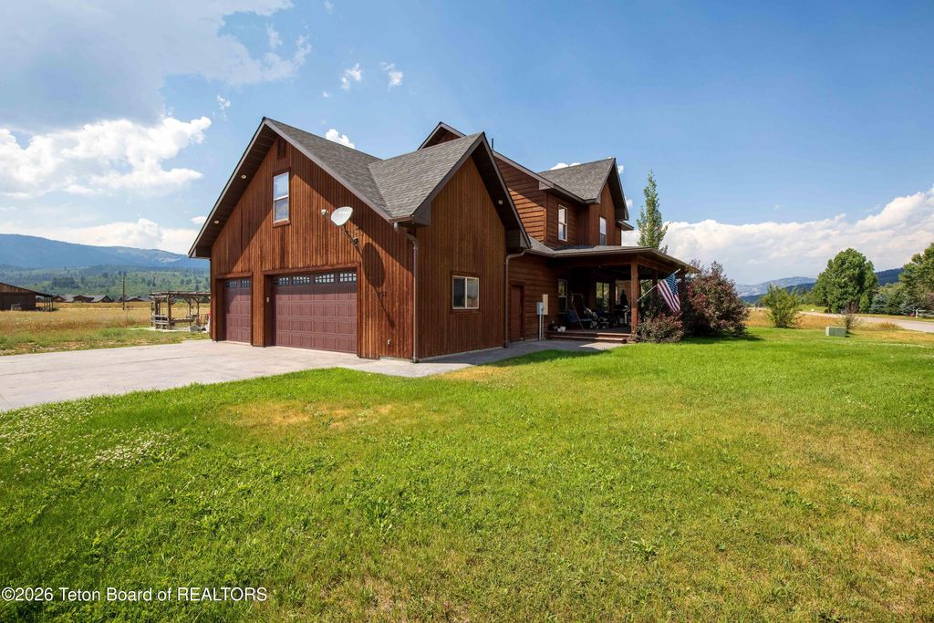 233 BADGER Road, Alpine, WY 83128 photo 2