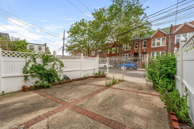 8832 7th Avenue, Brooklyn, NY 11228
