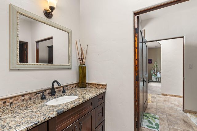 34 Hacienda Del Valle, Peralta, NM 87042