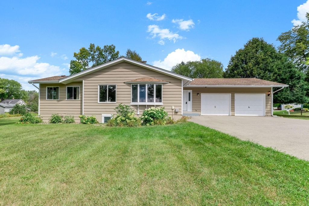 405 Green Avenue SE, Watertown, MN 55388
