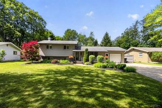 2112 Hillgrove Parkway, Midland, MI 48642