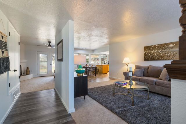 6925 Marilyn Avenue NE, Albuquerque, NM 87109