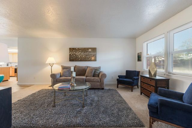 6925 Marilyn Avenue NE, Albuquerque, NM 87109