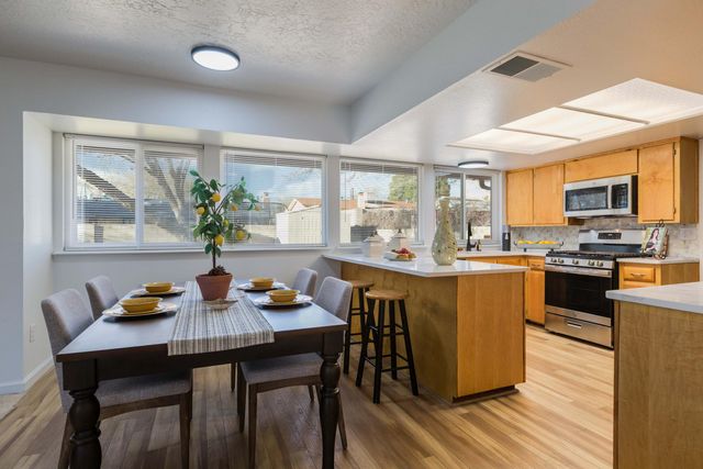 6925 Marilyn Avenue NE, Albuquerque, NM 87109