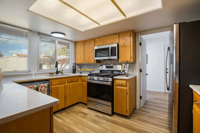 6925 Marilyn Avenue NE, Albuquerque, NM 87109