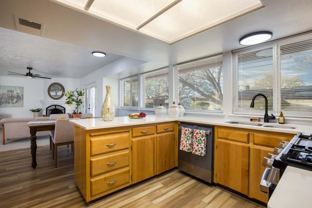 6925 Marilyn Avenue NE, Albuquerque, NM 87109