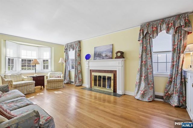 33 Coolidge Avenue, Caldwell, NJ 07006