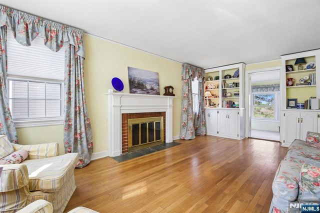 33 Coolidge Avenue, Caldwell, NJ 07006