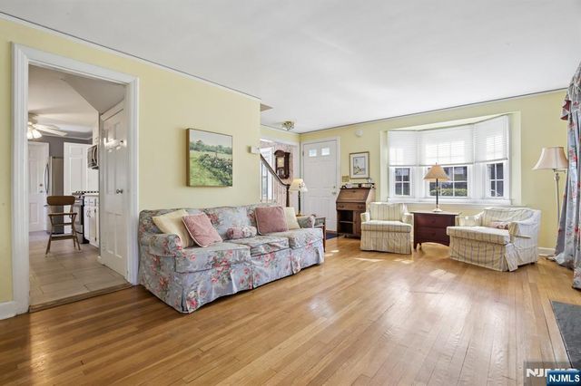 33 Coolidge Avenue, Caldwell, NJ 07006