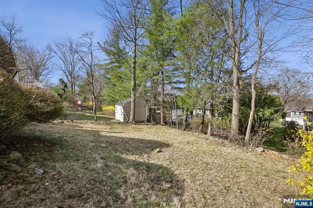 33 Coolidge Avenue, Caldwell, NJ 07006