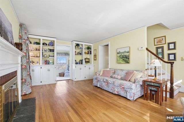 33 Coolidge Avenue, Caldwell, NJ 07006