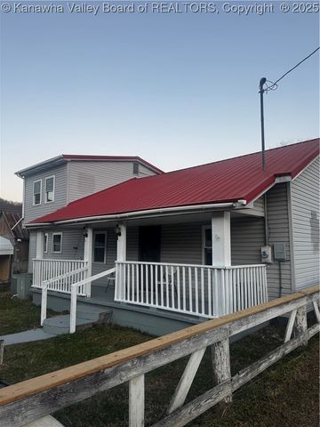 134 Salem Boulevard, Chapmanville, WV 25508