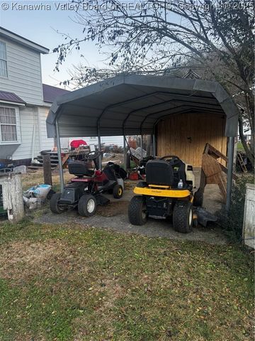 134 Salem Boulevard, Chapmanville, WV 25508