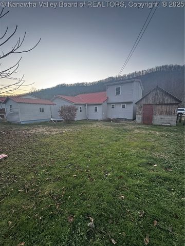 134 Salem Boulevard, Chapmanville, WV 25508