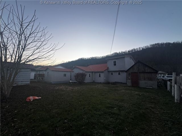 134 Salem Boulevard, Chapmanville, WV 25508