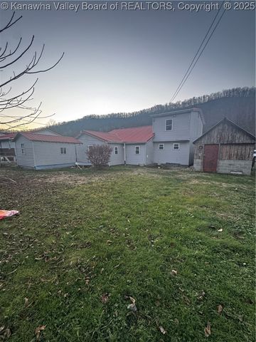 134 Salem Boulevard, Chapmanville, WV 25508