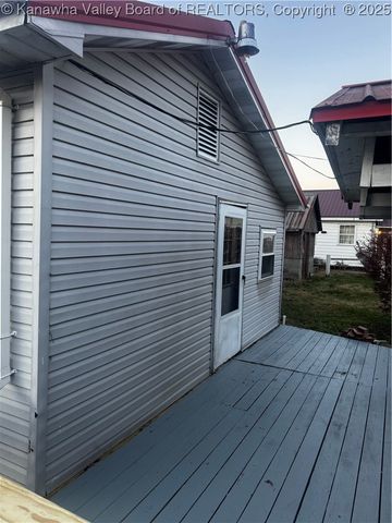 134 Salem Boulevard, Chapmanville, WV 25508