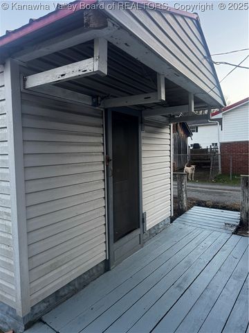 134 Salem Boulevard, Chapmanville, WV 25508