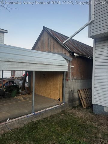 134 Salem Boulevard, Chapmanville, WV 25508