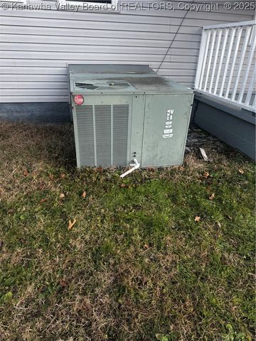 134 Salem Boulevard, Chapmanville, WV 25508