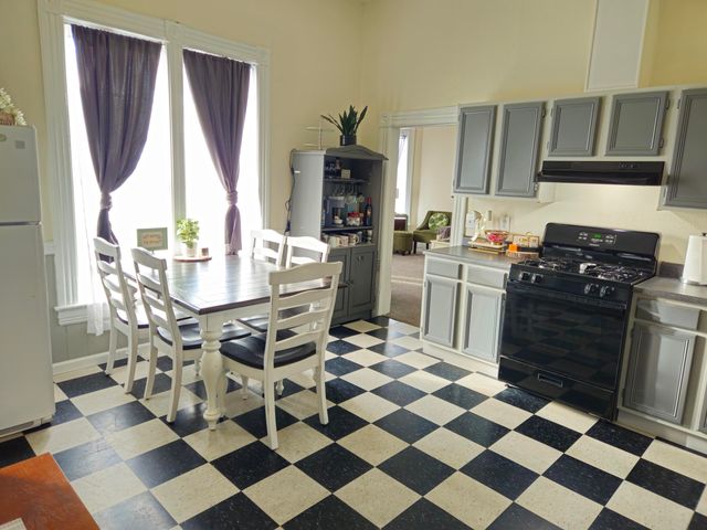 135 W Simpson Street, Eureka, CA 95501