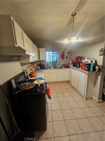 227 W 47th Street, Los Angeles, CA 90037