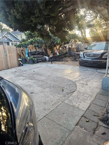 227 W 47th Street, Los Angeles, CA 90037