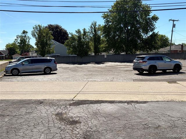 24850 Gratiot Avenue, Eastpointe, MI 48021