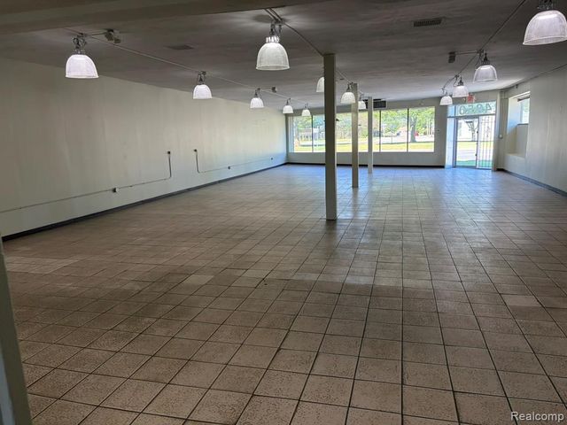 24850 Gratiot Avenue, Eastpointe, MI 48021