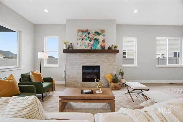 2163 N Kenora Ave, Star, ID 83669