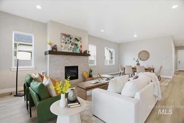 2163 N Kenora Ave, Star, ID 83669