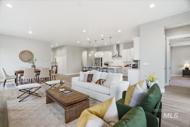 2163 N Kenora Ave, Star, ID 83669