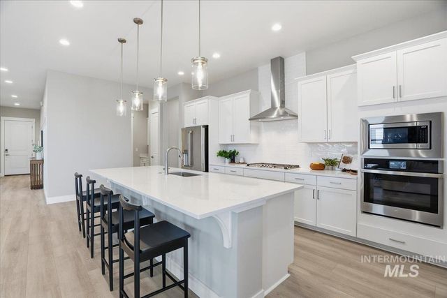 2163 N Kenora Ave, Star, ID 83669