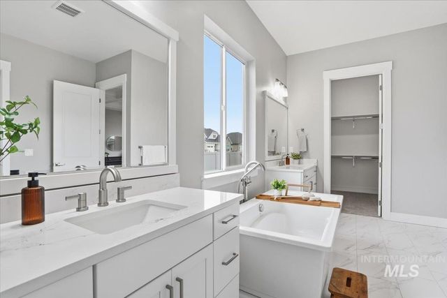 2163 N Kenora Ave, Star, ID 83669