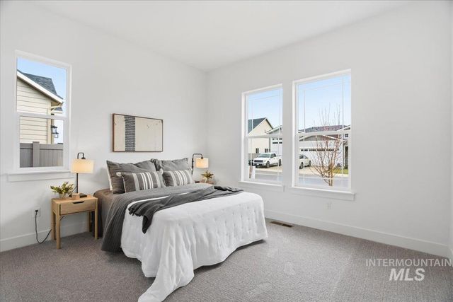 2163 N Kenora Ave, Star, ID 83669