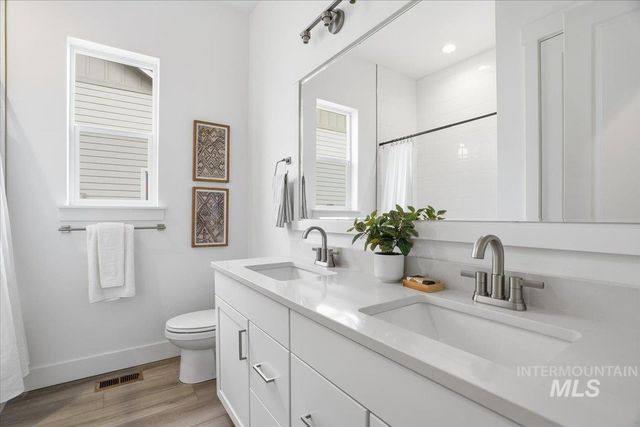 2163 N Kenora Ave, Star, ID 83669