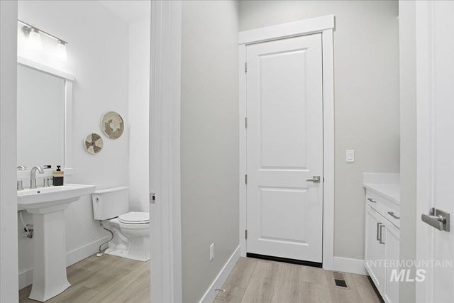 2163 N Kenora Ave, Star, ID 83669